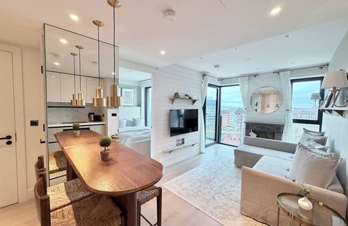Shepherd's Bush Apartment | Executive 1Bed 1Bath | Workspace | WiFi | Sofa-bed