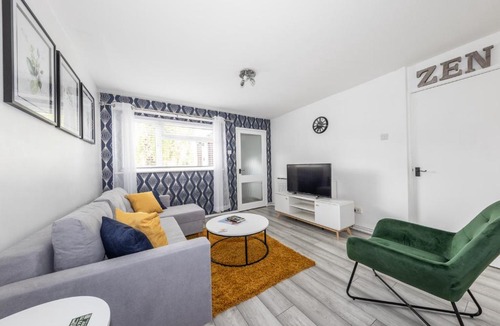 Luton Apartment | Executive One Bedroom Maisonette - Garden Access & Free Parking - Prime Location