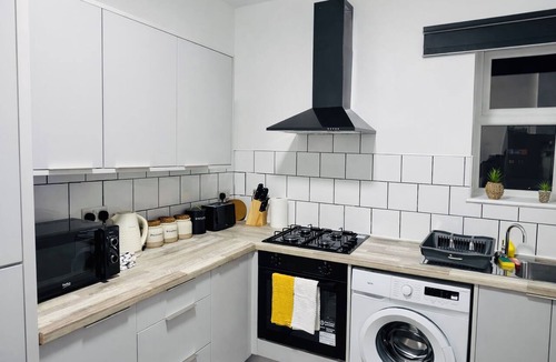 Newark upon Trent House | Exquisite Four Double Bedroom House/Free Parking