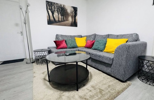 Newark upon Trent House | Exquisite Four Double Bedroom House/Free Parking