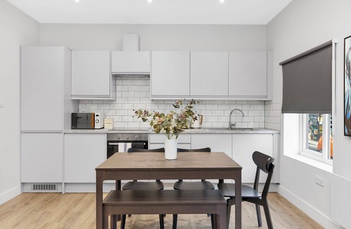 Tooting Apartment | Extremely spacious 1bed flat in Tooting