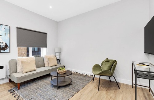 Tooting Apartment | Extremely spacious 1bed flat in Tooting