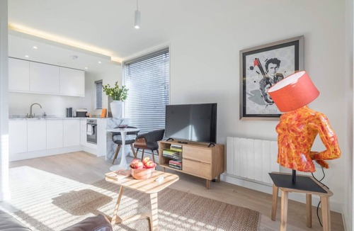 Cambridge City Centre Apartment | Fabulous Central Apt - With Balcony & Parking!
