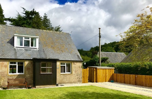 St Fillans House | Fabulous cottage with sauna, log cabin and wifi - all within conservation area