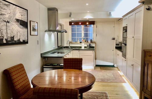 Paddington Apartment | Fabulous mews home by Paddington Station with Daikin AC!