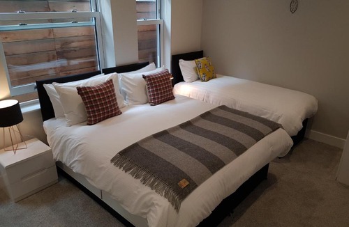 Ealing Apartment | Fabulous Stay in Modern Apartment - West London Luxury