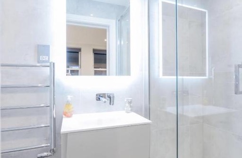 Ealing Apartment | Fabulous Stay in Modern Apartment - West London Luxury