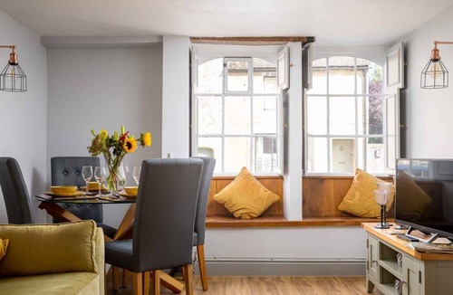Northleach Cottage | FAIRHOLME, pet friendly, character holiday cottage in Northleach