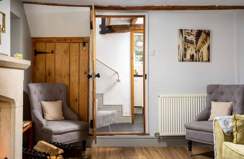 Northleach Cottage | FAIRHOLME, pet friendly, character holiday cottage in Northleach