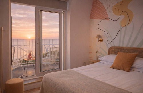 South Cliff Apartment | Family 4 Sleeper Cabana