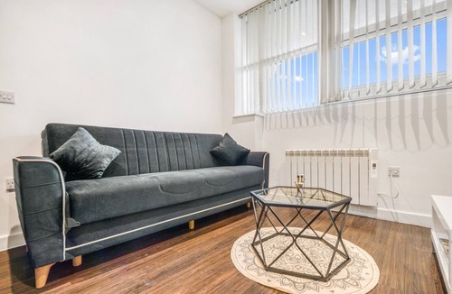 Harlington Apartment | Fantastic 1 Bed by Heathrow Airport