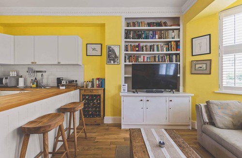 Turnham Green Apartment | Fantastic 1BDR Flat in Chiswick w Spacious Garden