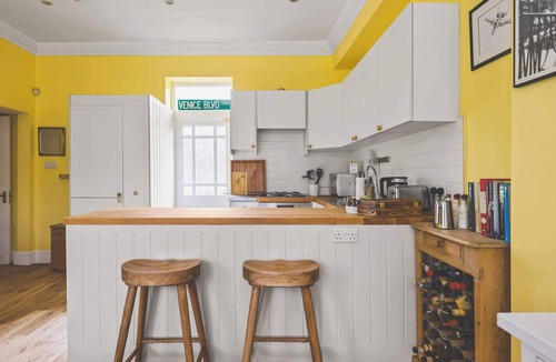 Turnham Green Apartment | Fantastic 1BDR Flat in Chiswick w Spacious Garden