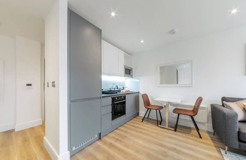 East Grinstead Apartment | Fantastic Contemporary Studio in East Grinstead