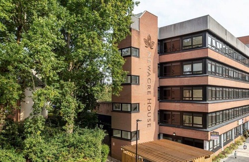 East Grinstead Apartment | Fantastic Contemporary Studio in East Grinstead