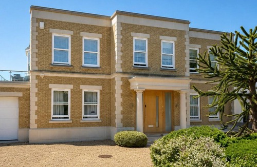 South Hayling House | Fantastic Large Chichester Harbour View House. 2 minutes to beach.