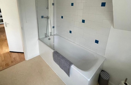 Hambleden Apartment | Fantastic Two Bedroom Courtyard Apartment