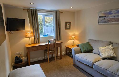 Little Plumstead House | Farthing Cottage
