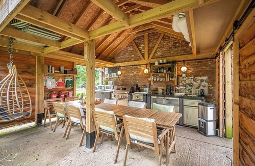 Beccles Ski Chalet | Feather Lodge, Toad Hall, Wangford