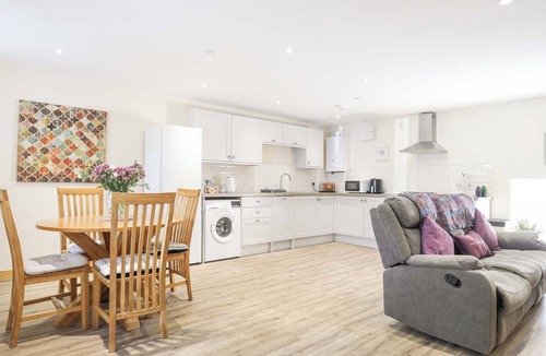 Brynrefail House | Ffynnon Bach