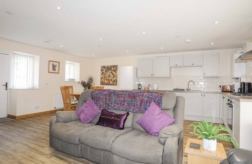 Brynrefail House | Ffynnon Bach