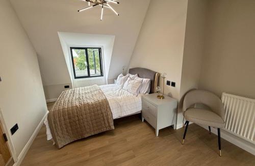 Topsham House | Fire Station View-Central-2 king beds-Brand new interior
