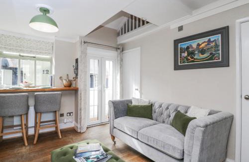 Cirencester House | Firefly Cottage