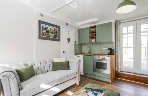 Cirencester House | Firefly Cottage