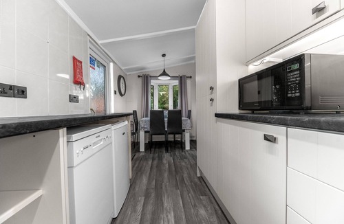 Troutbeck Bridge Cabin | Firgarth Lodge - sleeps 6 guests in 3 bedrooms