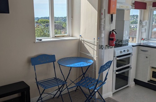 Berkhamsted Apartment | First Floor Studio with seperate double bedroom, within a large detached house.