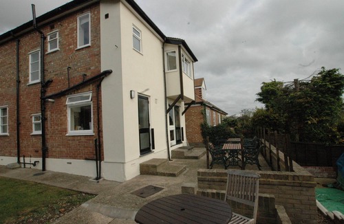 Berkhamsted Apartment | First Floor Studio with seperate double bedroom, within a large detached house.