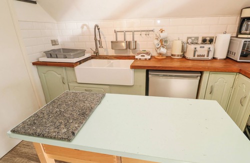 Truro Cottage | FIVE ELEMENTS BARN, pet friendly, with hot tub in St Agnes