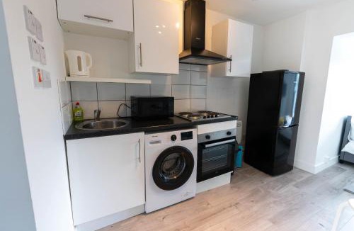 Aylesbury Apartment | Flat 04 Studio flat close to Aylesbury town and Station Free Parking