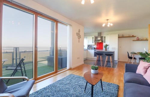 Dovercourt Apartment | Flat 19 By The Beach