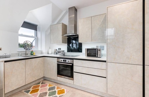 Leatherhead Apartment | Flat 7 Leatherhead