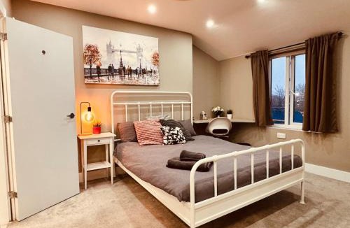 Openshaw Apartment | Flat in Manchester, 2 en-suite Beds, Etihad, Coop