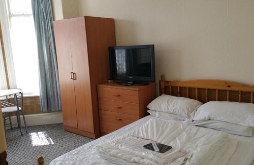 Great Yarmouth Apartment | Flat Sleeps 2 with On-Street Parking