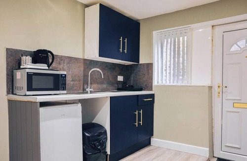Nottingham City Centre Apartment | Flora`s Flats Studio 2