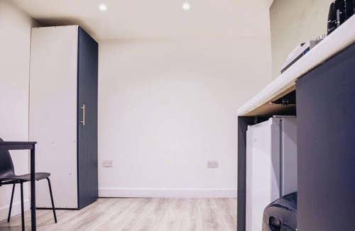 Nottingham City Centre Apartment | Flora`s Flats Studio 2