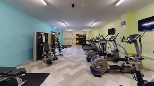 Chapeltown Apartment | For Students Only - iQ Leeds 20 Min to City Centre