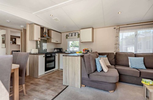 Ringwood Cabin | Forest Tide Lodge - Pet-Friendly Lodge with Resort Access & Decking
