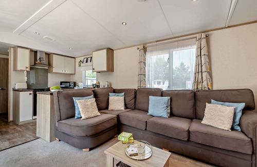 Ringwood Cabin | Forest Tide Lodge - Pet-Friendly Lodge with Resort Access & Decking