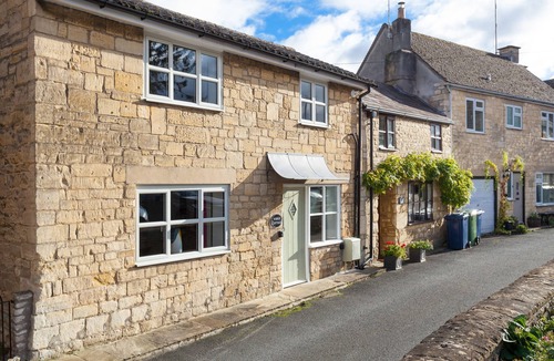 Winchcombe Cottage | Forge Cottage (2) - sleeps 2 guests in 1 bedroom