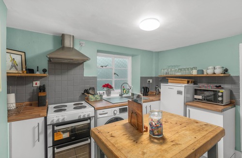 Bicester House | Fox Haven - Charming Three-Story Cottage in Bicester