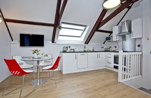 Strete Apartment | Free Parking - Free Wi-Fi - 2km From The Beach