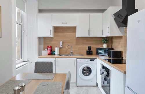 Hawick House | Free Parking - Self Check-In - Long Stays Welcome