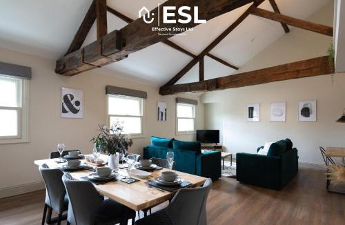 Shrewsbury Apartment | Free Parking - Shrewsbury Square - Central 2 Bedroom Top Floor Apartment