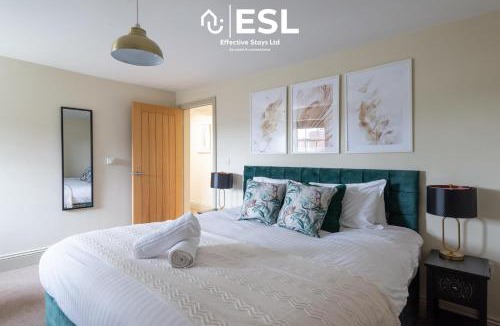 Shrewsbury Apartment | Free Parking - Shrewsbury Square - Central 2 Bedroom Top Floor Apartment