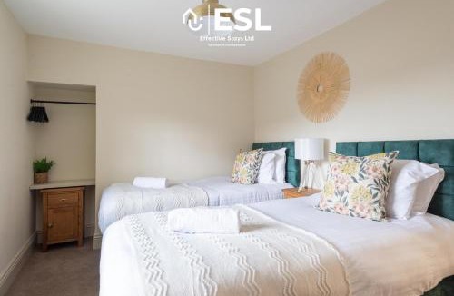 Shrewsbury Apartment | Free Parking - Shrewsbury Square - Central 2 Bedroom Top Floor Apartment