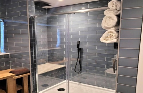 Gloucester Apartment | Friary House Serviced Apartments by Roomsbooked - 24Hr Reception